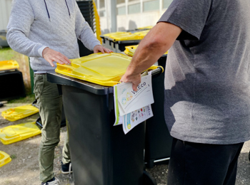 distribution des bacs jaunes - déchets recyclables - ValEco 41